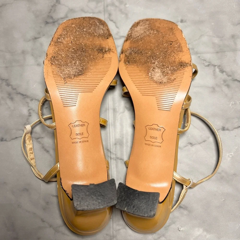 Stuart Weitzman Gold Matte Lamé Heels Fair Condition Estimated (Insole) Size 8